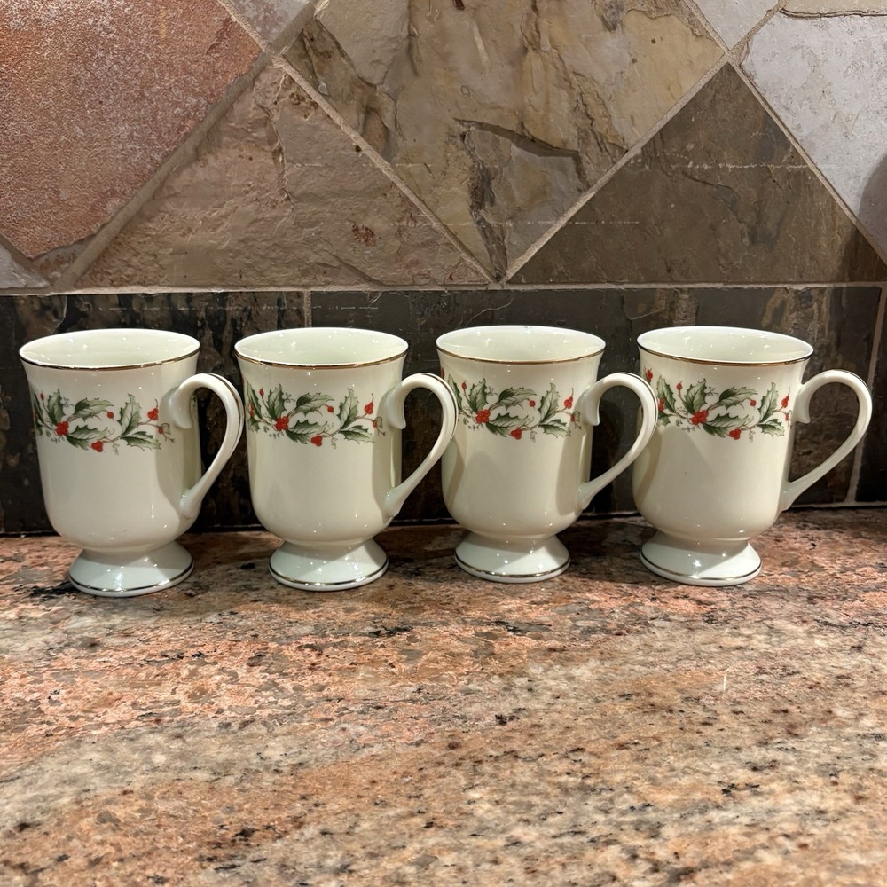 R.H. Macy & Co All The Trimmings Holly Mugs Set Of 4 6283 Christmas‎ Gold Rim